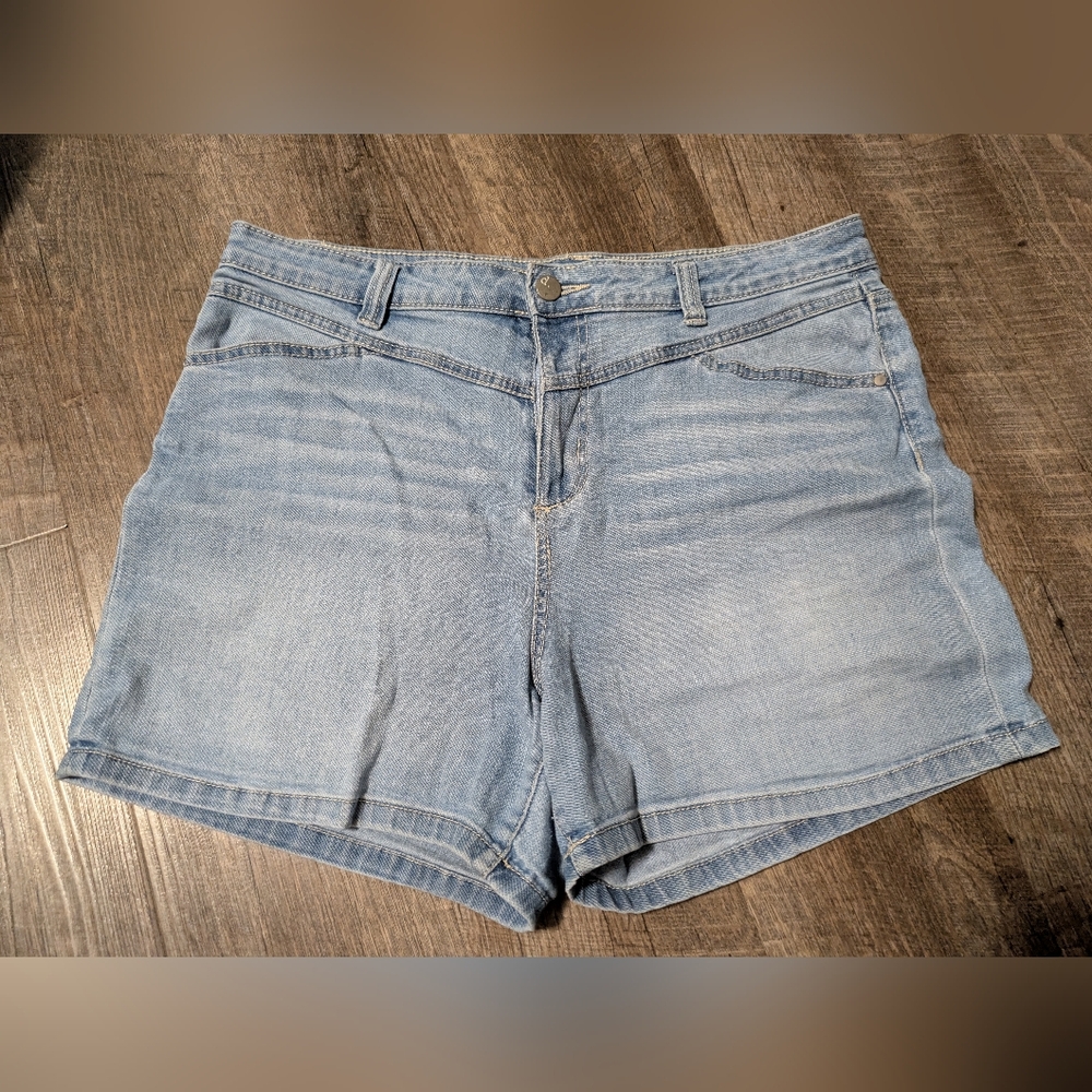 4" Inseam jean shorts Lightwash